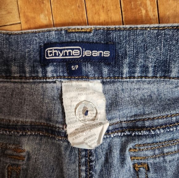 Thyme maternity Capri jeans size small - Picture 4 of 8